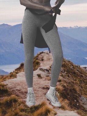 OFFLINE by AERIE GRAY 7/8 leggings pants women’s juniors size MEDIUM